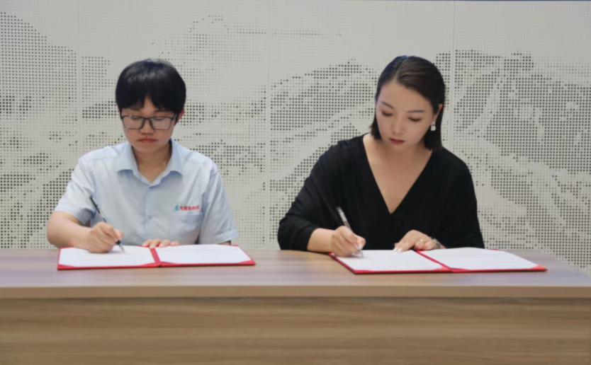 龙思云携手客户，高端装备对接会奏响数字化合作强音
